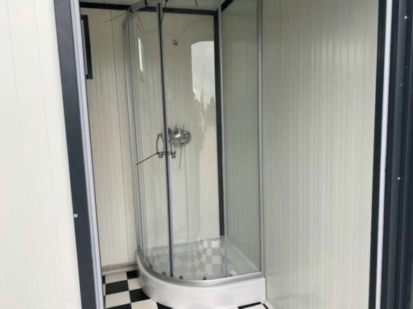 4x2m Sanitärcontainer mit Doppeltoilette und Duschen – Bild 8