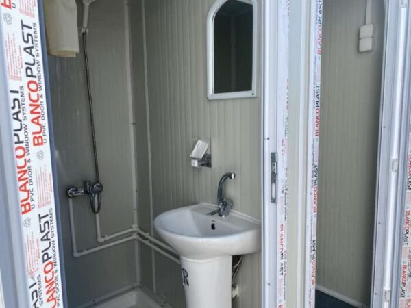 Duschcontainer mit 2 Duschen – Bild 9