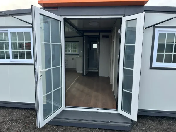 Mobile Wohneinheit / Tiny House mit zwei Schlafzimmern und Küche – Bild 13